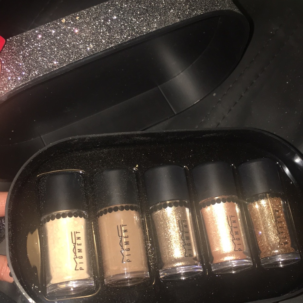 Mac pigments